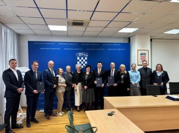 Ličko-senjska županija - Ličko-senjska županija dobiva mobilnu ljekarnu vrijednu 200 tisuća eura