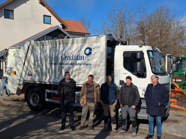 Općina Lovinac bogatija za komunalno vozilo