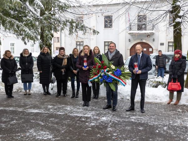Izaslanstvo Ličko-senjske županije obilježilo 25. obljetnicu smrti dr. Franje Tuđmana u Gospiću