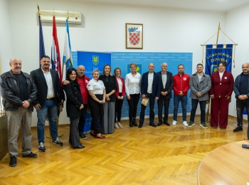 Ličko-senjska županija - Župan Petry upriličio prijem za dobrovoljne darivatelje krvi uoči njihova dana