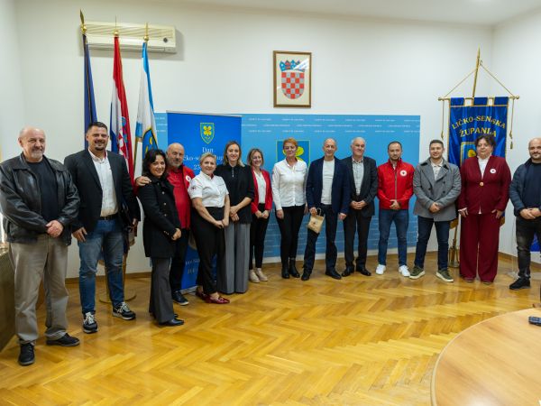 Župan Petry upriličio prijem za dobrovoljne darivatelje krvi uoči njihova dana Župan Petry upriličio prijem za dobrovoljne darivatelje krvi uoči njihova dana