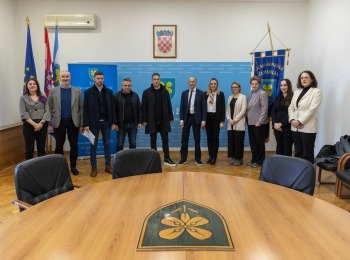 Ličko-senjska županija - Ličko-senjska županija u suradnji s Vladom RH pokrenula energetsku obnovu zgrade Gimnazije Gospić i Strukovne škole Gospić u vrijednosti 2,5 milijuna eura
