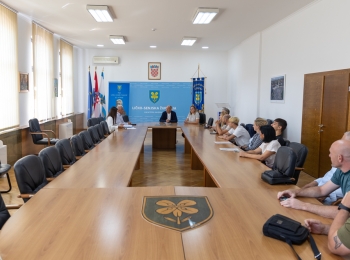 Ličko-senjska županija - U prostorijama Ličko-senjske županije uručeni čekovi sportašima, sportskim klubovima i savezima