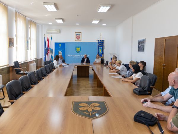U prostorijama Ličko-senjske županije uručeni čekovi sportašima, sportskim klubovima i savezima
