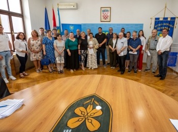 Ličko-senjska županija - Župan Petry potpisao Ugovore vrijedne 27 300 eura vezane uz očuvanje i razvoj kulture