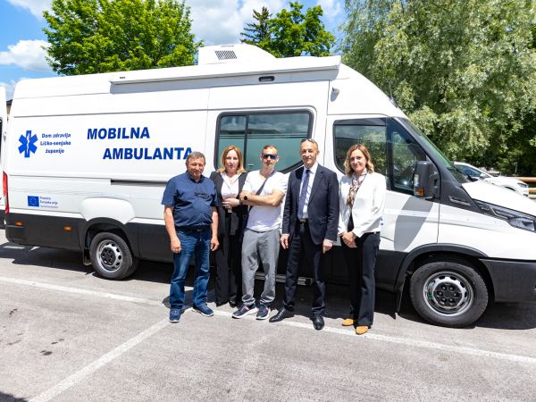 Ličko-senjska županija dobila mobilnu ambulantu: „Zdravstvena skrb mora biti dostupna svakom čovjeku“