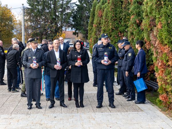 U Gospiću obilježen blagdan Svih svetih uz polaganje vijenaca i sjećanje na poginule i umrle