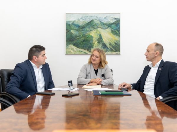 Ličko-senjska županija i Obrtnička komora potpisali sporazum o stipendiranju učenika deficitarnih zanimanja