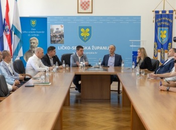 Ličko-senjska županija - Ministar Butković obišao radove u Gospiću, u asfaltiranje nerazvrstanih i lokalnih cesta uložit će se milijuni eura