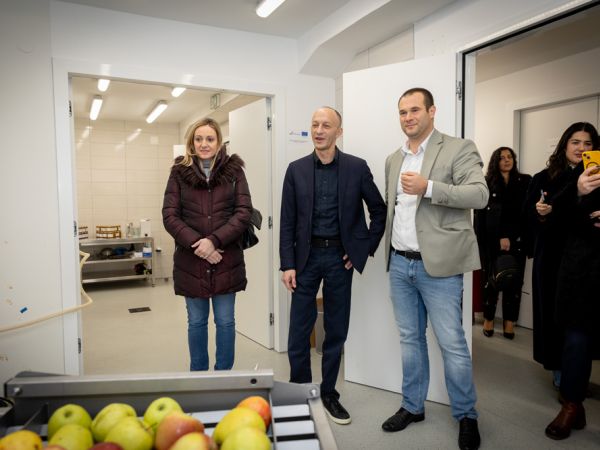 Razvojni centar Ličko-senjske županije od danas bogatiji za liniju prerade sokova