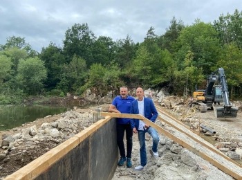 Ličko-senjska županija -  Župan Petry posjetio gradilište obnove mlinice u Bilaju te se zahvalio Hrvatskim vodama na razumijevanju