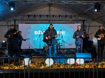 Ličko-senjska županija - Advent u srcu Like-Gospić se nastavlja - GS Big Band i Džentlmeni energičnim nastupima zagrijali publiku