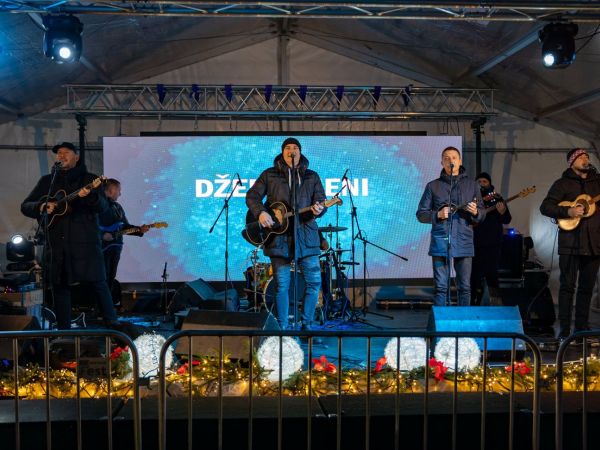 Advent u srcu Like-Gospić se nastavlja - GS Big Band i Džentlmeni energičnim nastupima zagrijali publiku