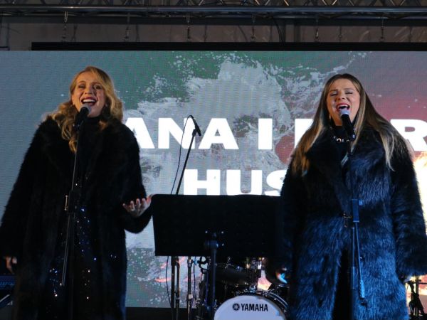 Čaroban blagdanski koncert sestara Husar na Adventu u srcu Like-Gospiću