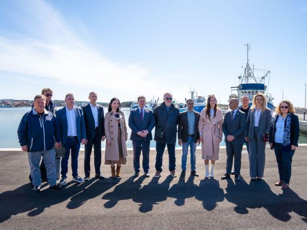 U Novalji svečano otvorena ribarska luka i obnovljena Primorska ulica, u vrijednosti većoj od 10 milijuna eura