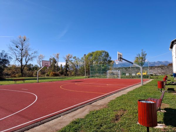 Općina Lovinac opremila i uredila dječje igralište Općina Lovinac opremila i uredila dječje igralište