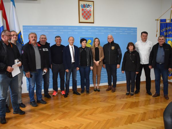 Župan Petry potpisao Ugovore  o financijskoj podršci za ukupno 24 udruge