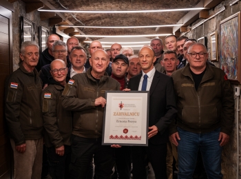 Ličko-senjska županija - U Gospiću odana počast hrvatskim braniteljima iz Domovinskog rata i obilježena 34. obljetnica pogibije albanskih branitelja Sameta Bugujevcija i Fadila Salihua