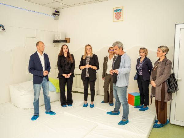 Novi projekt u Strukovnoj školi u Gospiću - predstavljena senzorna soba za potrebe učenika s teškoćama u razvoju
