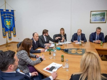 Ličko-senjska županija - Ministar Tomislav Ćorić i predsjednik Uprave HEP-a Frane Barbarić na radnom sastanku u županiji