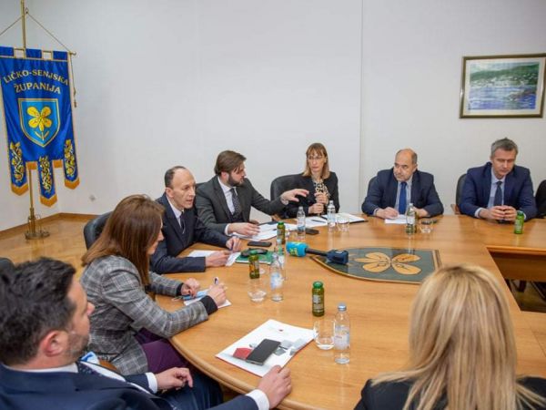 Ministar Tomislav Ćorić i predsjednik Uprave HEP-a Frane Barbarić na radnom sastanku u županiji