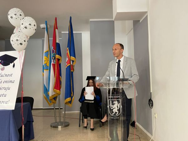 ODRŽANA SVEČANA DODJELA SVJEDODŽBI DRŽAVNE MATURE MATURANTIMA GIMNAZIJE GOSPIĆ