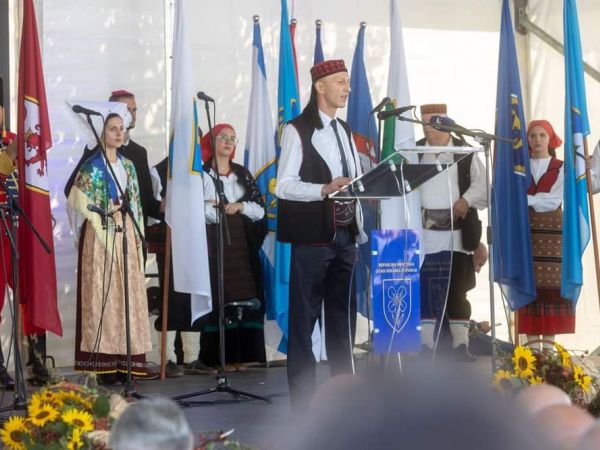 Župan Petry zahvalio svima koji su uveličali 24. manifestaciju “Jesen u Lici” Župan Petry zahvalio svima koji su uveličali 24. manifestaciju “Jesen u Lici”