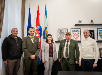 Ličko-senjska županija - Župan Petry potpisao ugovore za zakup tri lovišta na području Ličko-senjske županije