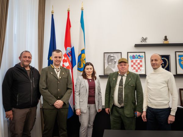Župan Petry potpisao ugovore za zakup tri lovišta na području Ličko-senjske županije