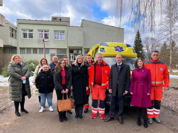 PRIMOPREDAJA VOZILA ZA OBAVLJANJE IZVANBOLNIČKE HITNE MEDICINSKE SLUŽBE