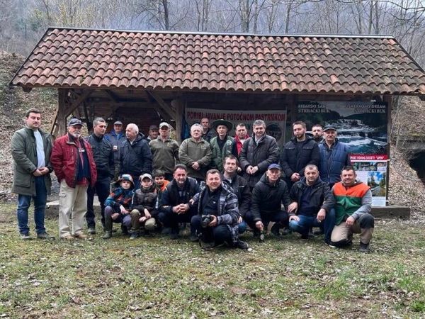 RIJEKA UNA PORIBLJENA AUTOHTONOM POTOČNOM PASTRVOM IZ LIČKOG LEŠĆA