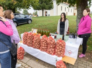 Ličko-senjska županijaDani-krumpira-i-sira-lovinac-16