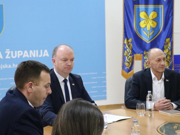 Župan Petry održao sastanak s ministrom Šipićem na temu primjene demografskih mjera u Ličko-senjskoj županiji
