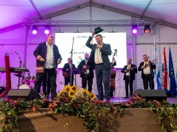 Ličko-senjska županija - Etno-glazbenici oduševili publiku