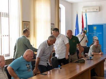 Ličko-senjska županijaLovci (2)