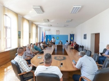 Ličko-senjska županijaLovci (3)