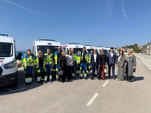 Modernizacija zdravstva u županiji: Sedam novih sanitetskih vozila za ključne ispostave, župan Petry najavio nastavak ulaganja u 2026. godini