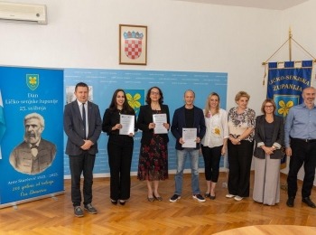 Ličko-senjska županija - Župan Petry potpisao ugovor vrijedan 2,7 milijuna eura za energetsku obnovu Gimnazije i Strukovne škole u Gospiću