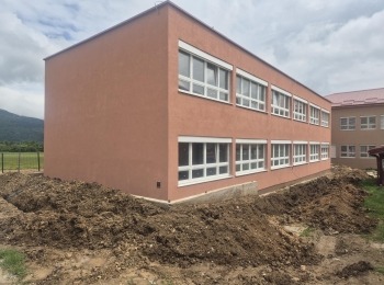 Ličko-senjska županija - Župan Petry obišao 1,2 milijuna eura vrijedne radove na dogradnji Osnovne škole dr. Franje Tuđmana u Korenici
