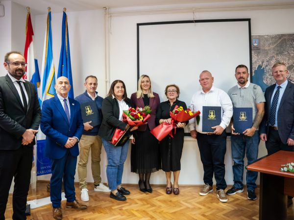 Karlobag obilježio Dan općine - investicije ove godine premašile 4,2 milijuna eura! Karlobag obilježio Dan općine - investicije ove godine premašile 4,2 milijuna eura!