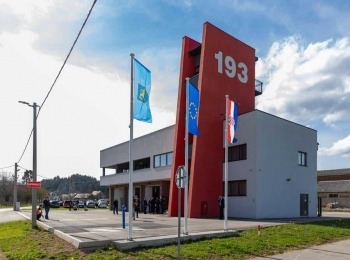 Ličko-senjska županija - Premijer Plenković obišao novouređeni Vatrogasni dom u Perušiću