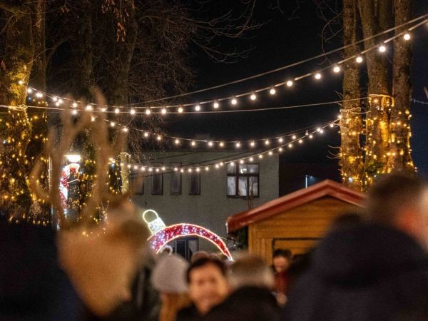 Daleka obala u petak stiže na Advent u Gospiću