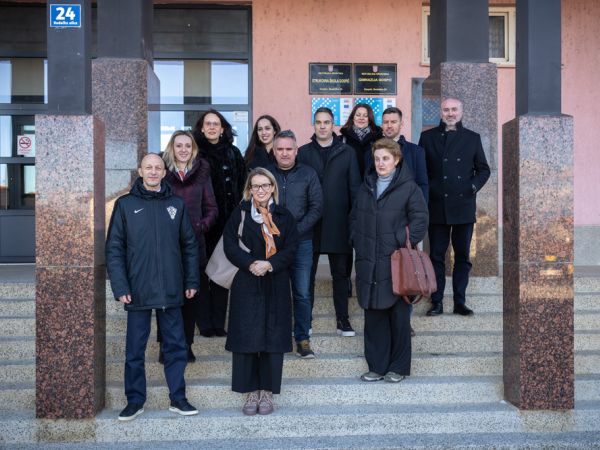 Održana početna konferencija projekta „Energetska obnova Gimnazije Gospić i Strukovne škole Gospić