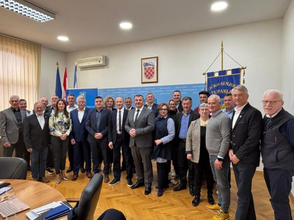 Upravni odbor HOK-a održan u Ličko-senjskoj županiji – predstavljena monografija o ličkom obrtništvu