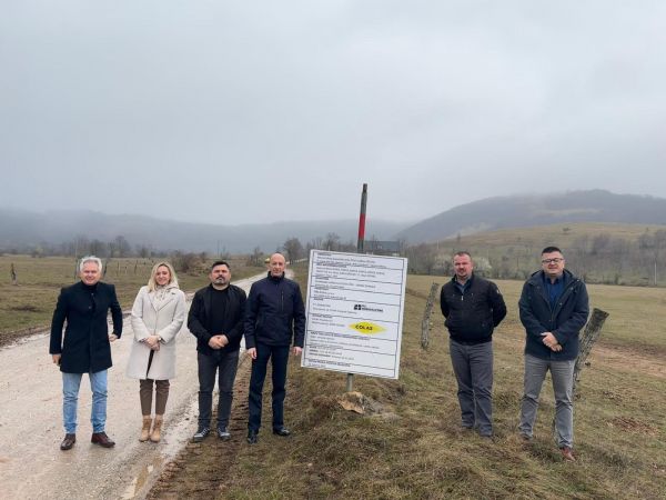 Započeli radovi na rekonstrukciji makadamske ceste Udbina–Donji Lapac