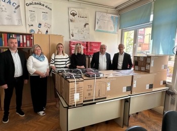 Ličko-senjska županija - Župan obišao osnovnu i srednju školu u Otočcu - nabavljeno 20 novih laptopa