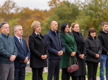 Ličko-senjska županija - Uoči blagdana Svih svetih u Gospiću odana počast stradalim braniteljima i civilnim žrtvama Domovinskog rata