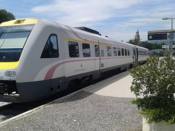 Ličko-senjska županija svim redovnim studentima u potpunosti financira prijevoz vlakom u akademskoj godini 2023./2024.