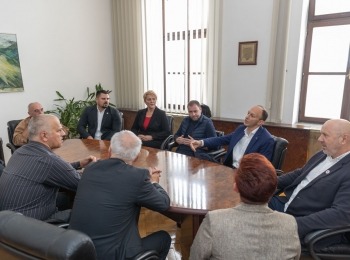 Ličko-senjska županija - Župan Ličko-senjske županije Ernest Petry primio u svom uredu aktiviste Crvenog križa i dobrovoljne darivatelje krvi