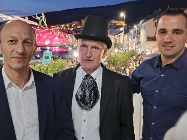 U završnici 49. međunarodnog ljetnog karnevala u Senju sudjelovalo više od 2.000 maškara u četrdesetak skupina